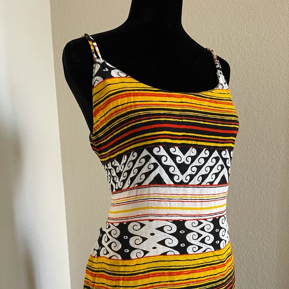 Indah backless long dress - Picture 8 of 8